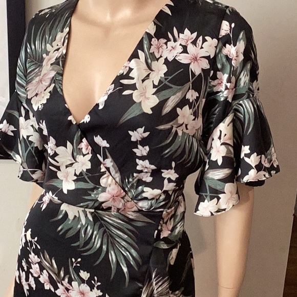 Midi length floral dress🌺🌸💖💝 - Picture 2 of 9